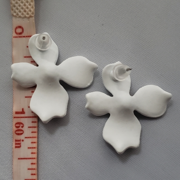 1" Flower Earrings - Picture 7 of 8